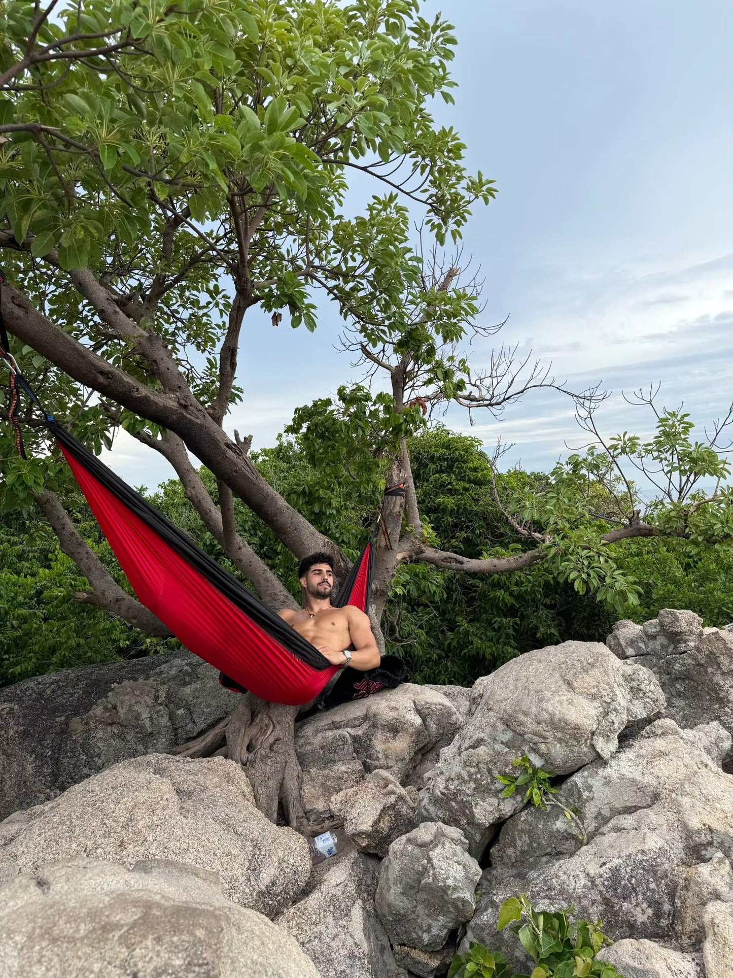 🌿 SoloNest™ Outdoor Nylon Hammock