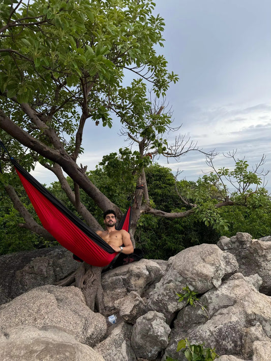 🌿 SoloNest™ Outdoor Nylon Hammock